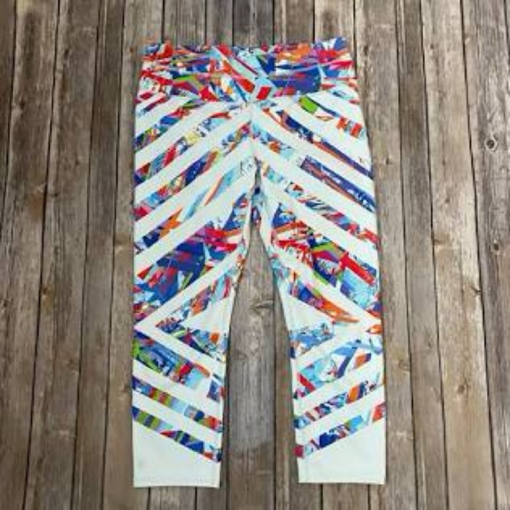 NEW $79 Athleta Kaleidoscope Sonar Capri Size S white multi color Leggings yoga